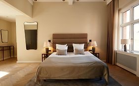 Ascot Hotel